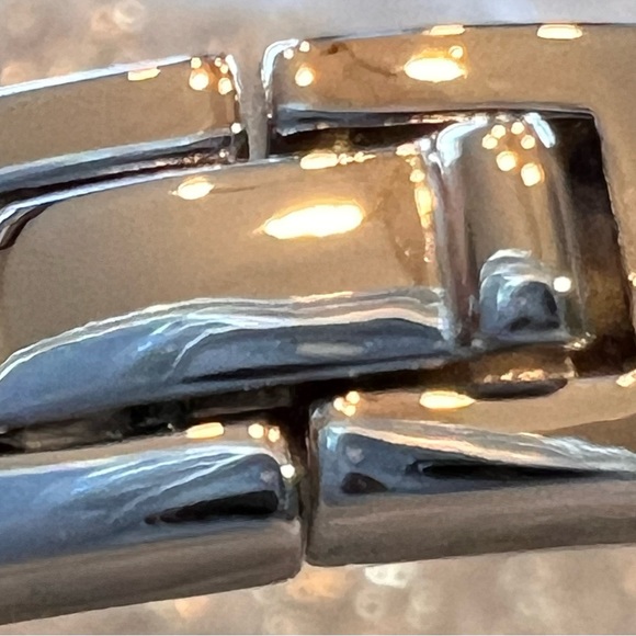 COACH NWT Gorgeous silver tone pave signature “C” plated brass hinged bangle - Picture 9 of 11